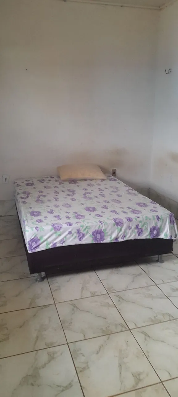 Um apartamento na Av.mamoré sobrado local seguro somente solteiro