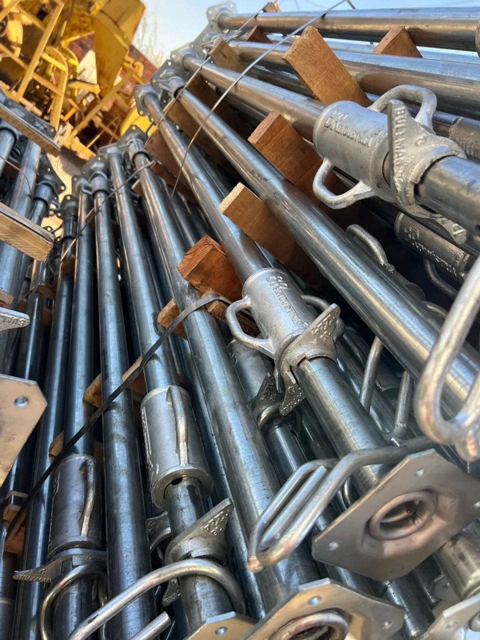 Escoras Metálicas Galvanizados 3,20 Novas Promoção  - Foto 5