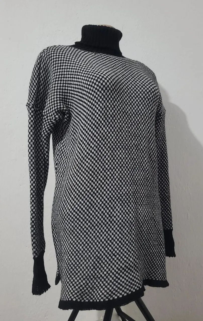 Casaco Poncho Xadrez Gola alta de Tricot tamanho G, bonito, elegante, bem confortável.  - Foto 4