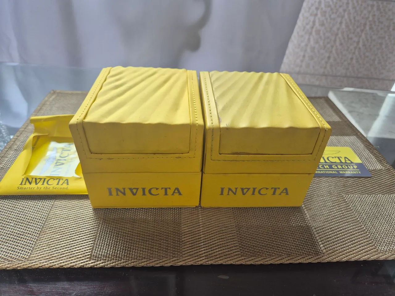 Caixa pequena Invicta com manual  - Foto 3