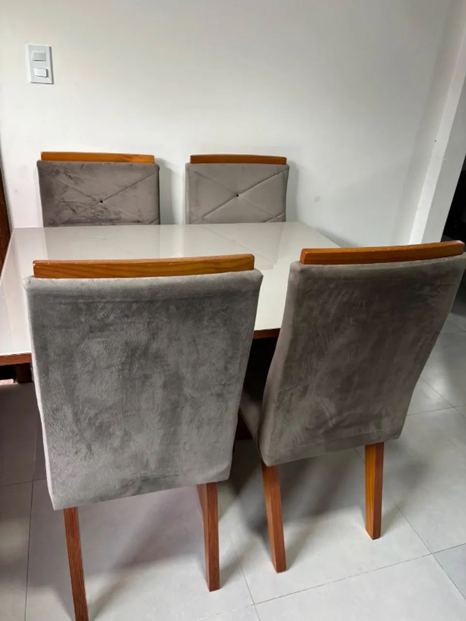 Vendo mesa de 4 lugares usada em bom estado. Valor 1.000. Ótima para ...