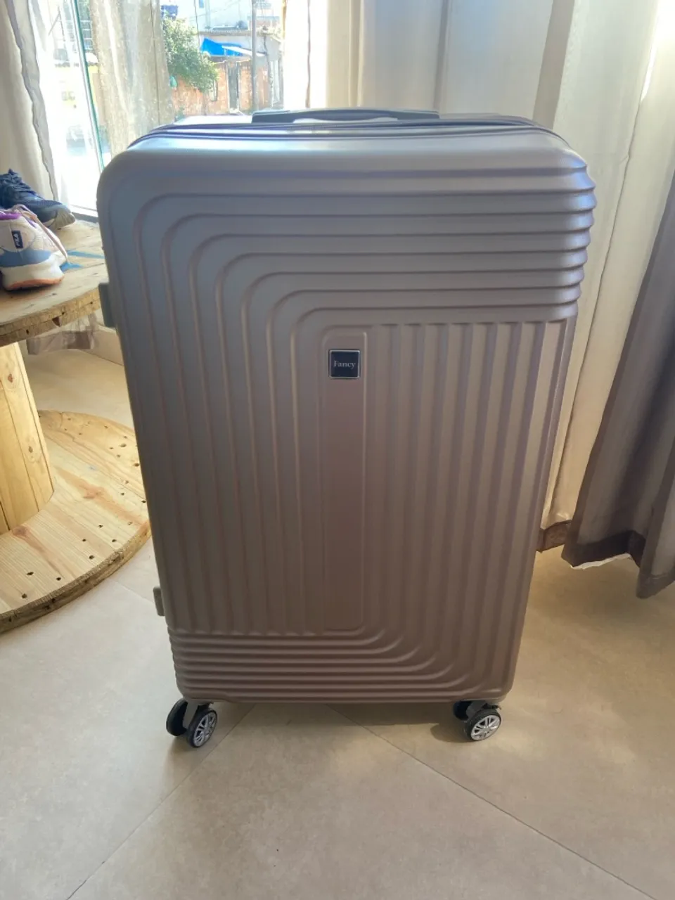 Mala de viagem com design moderno e rodinhas