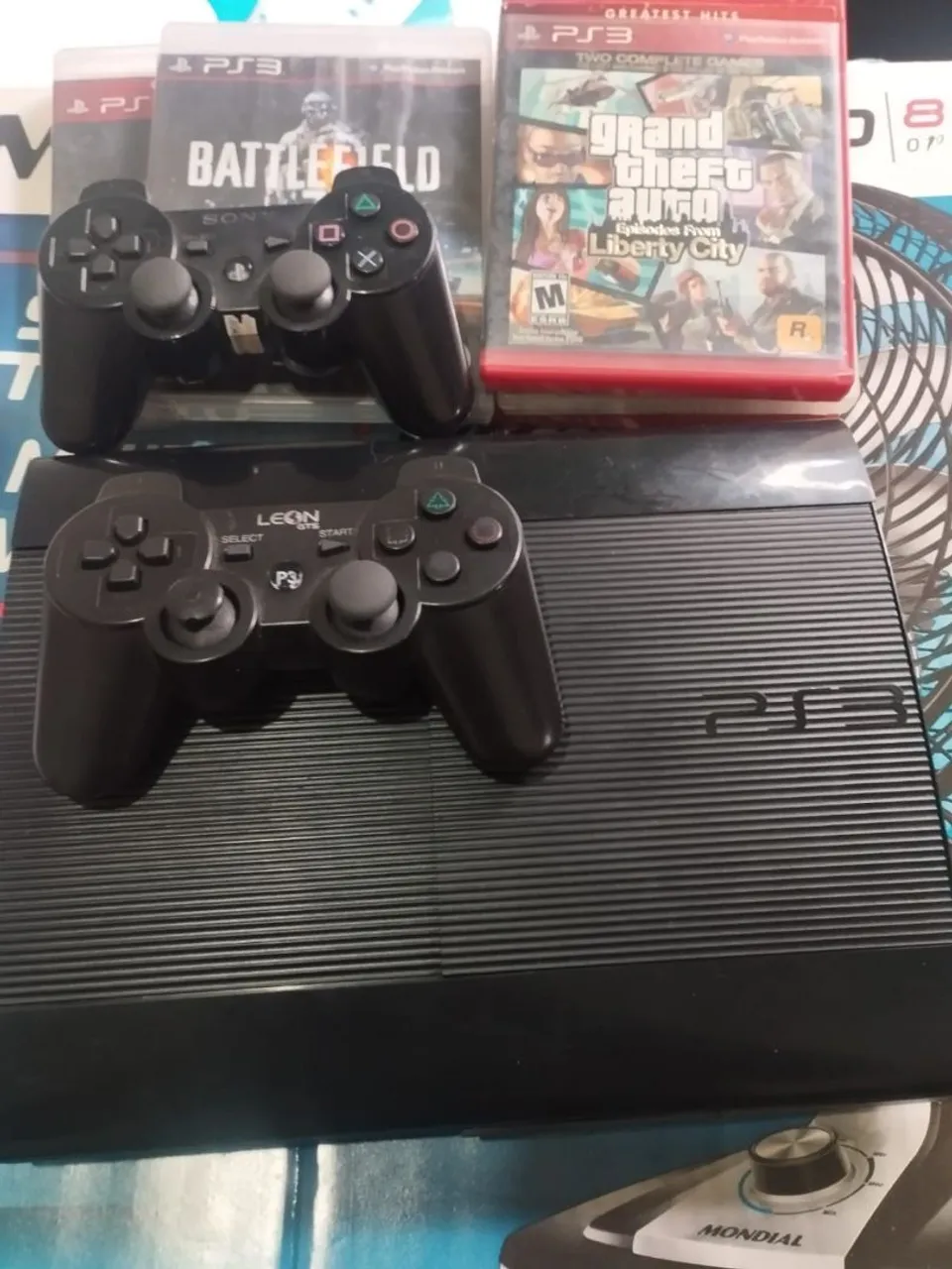 PS3 com 2 Controles e vários jogos