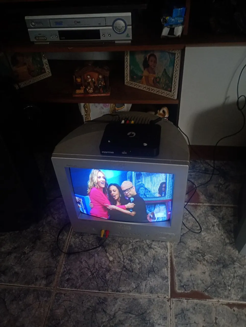 TV de tubo 14 polegadas com conversor digital