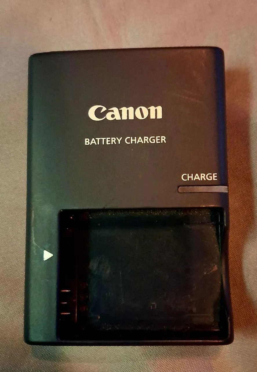 Canon - Carregador de Bateria CB-2LXE