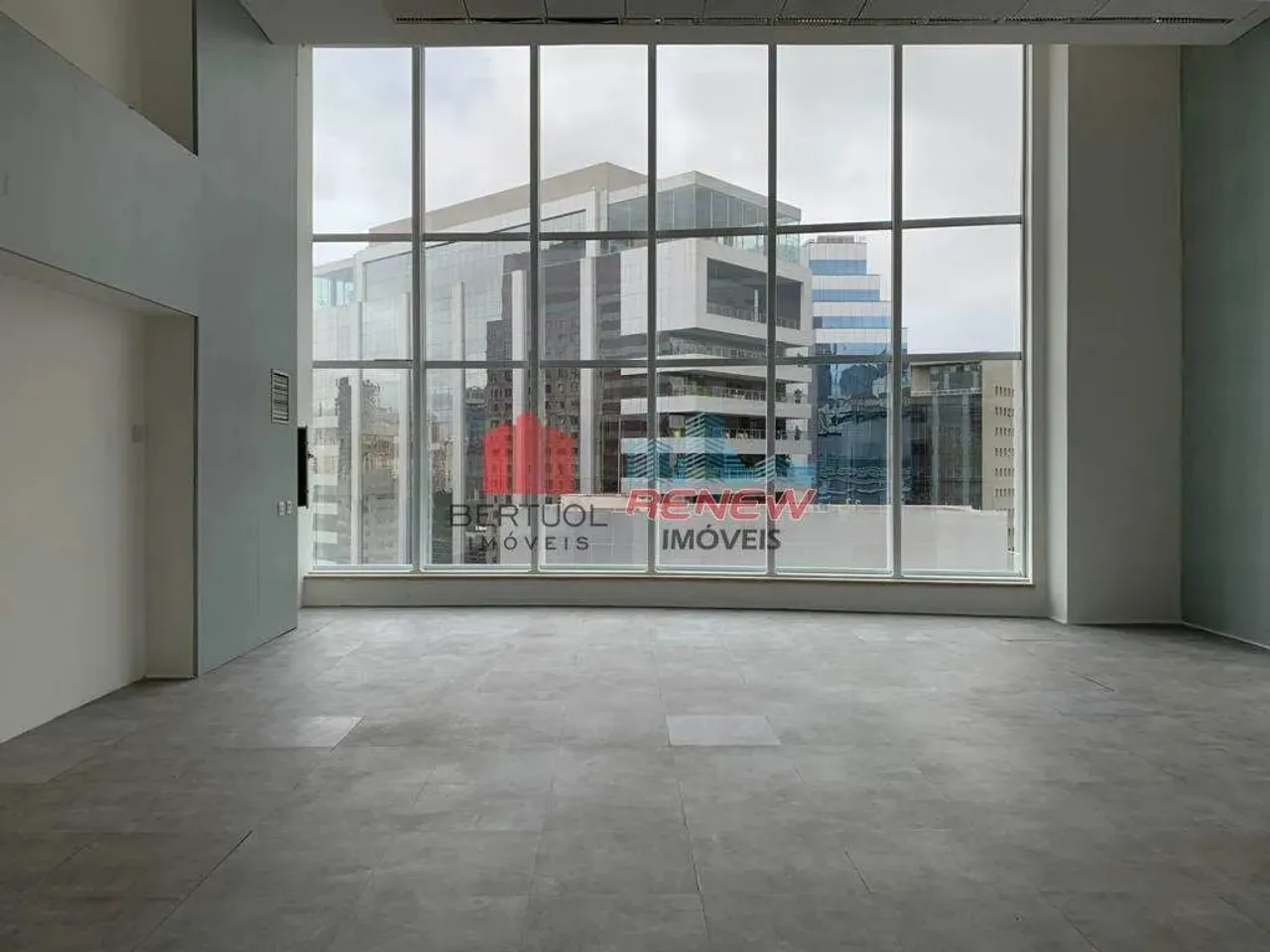 Sala para aluguel Edifício Olimpíadas 242 em São Paulo
