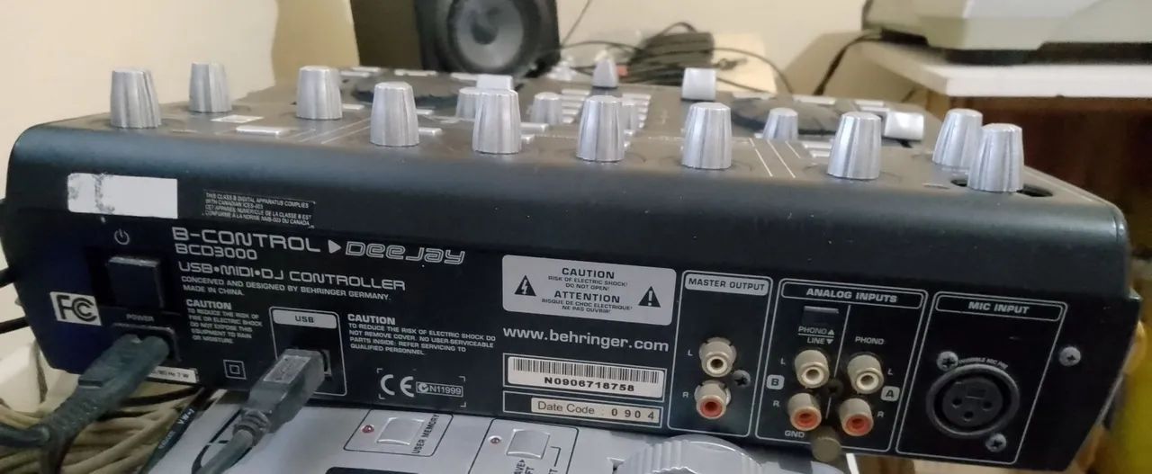 Controlador de DJ Behringer B-Control BCD3000