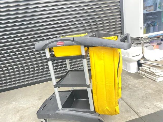 CARRO DE LIMPEZA DE ALTA CAPACIDADE PRETO - RUBBERMAID - Foto 5
