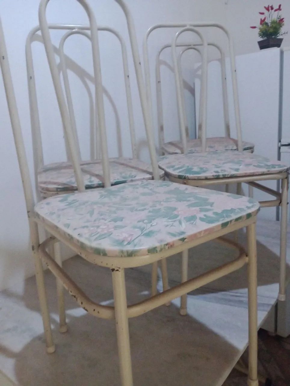 Conjunto de mesa com 4 cadeiras  - Foto 5