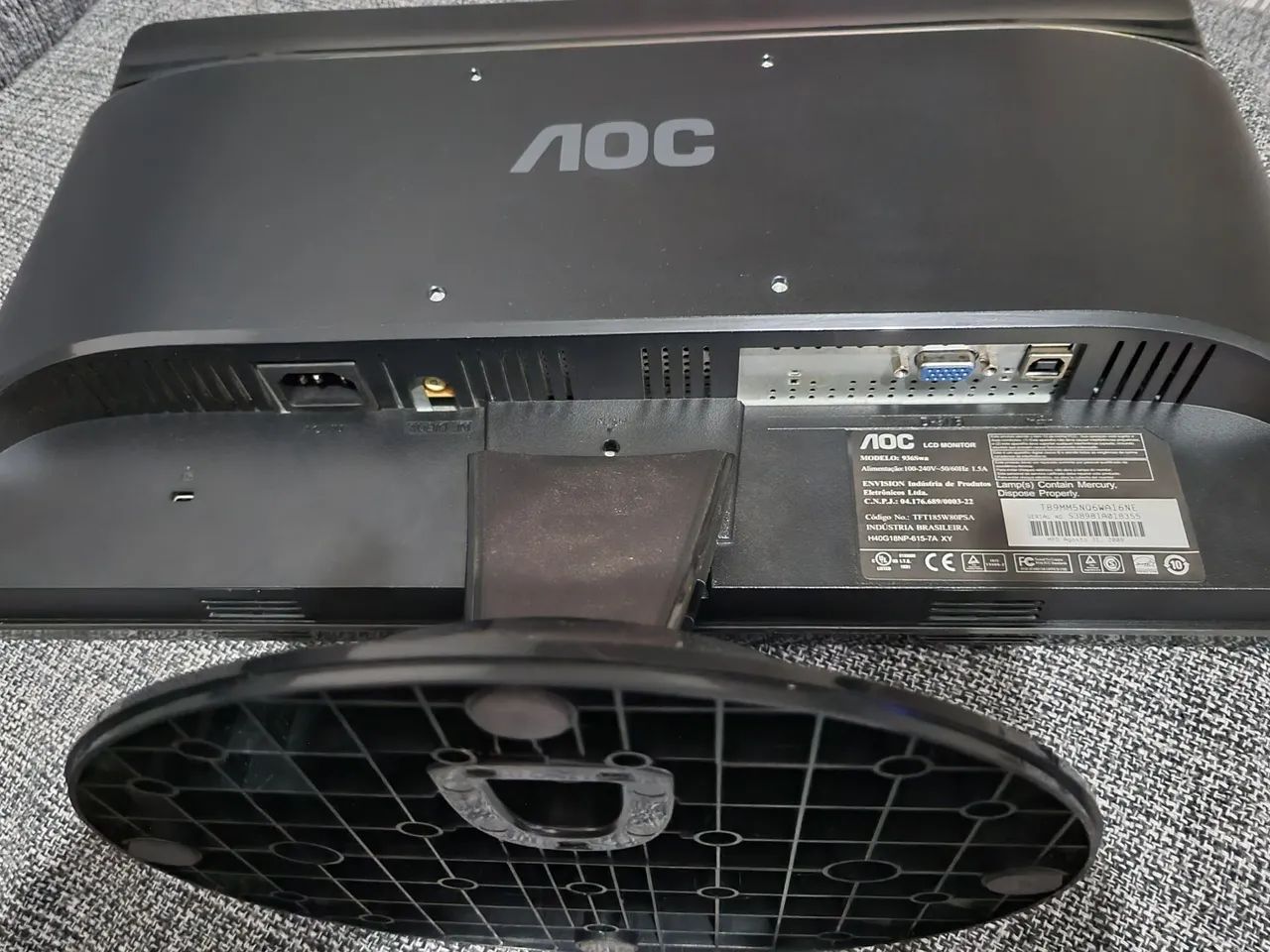 Monitor AOC LCD 18,5 com ALTO FALANTES EMBUTIDO - Foto 3