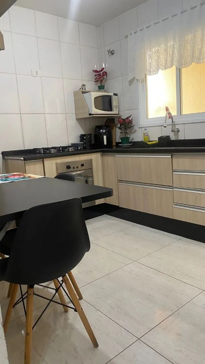 Condomínio Branca lua próx. feira da barganha. Casa com 3 quartos, móveis planejados.     