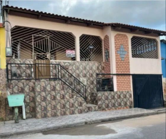Vendo linda casa no Nova Esperança, pronta para financiar. 