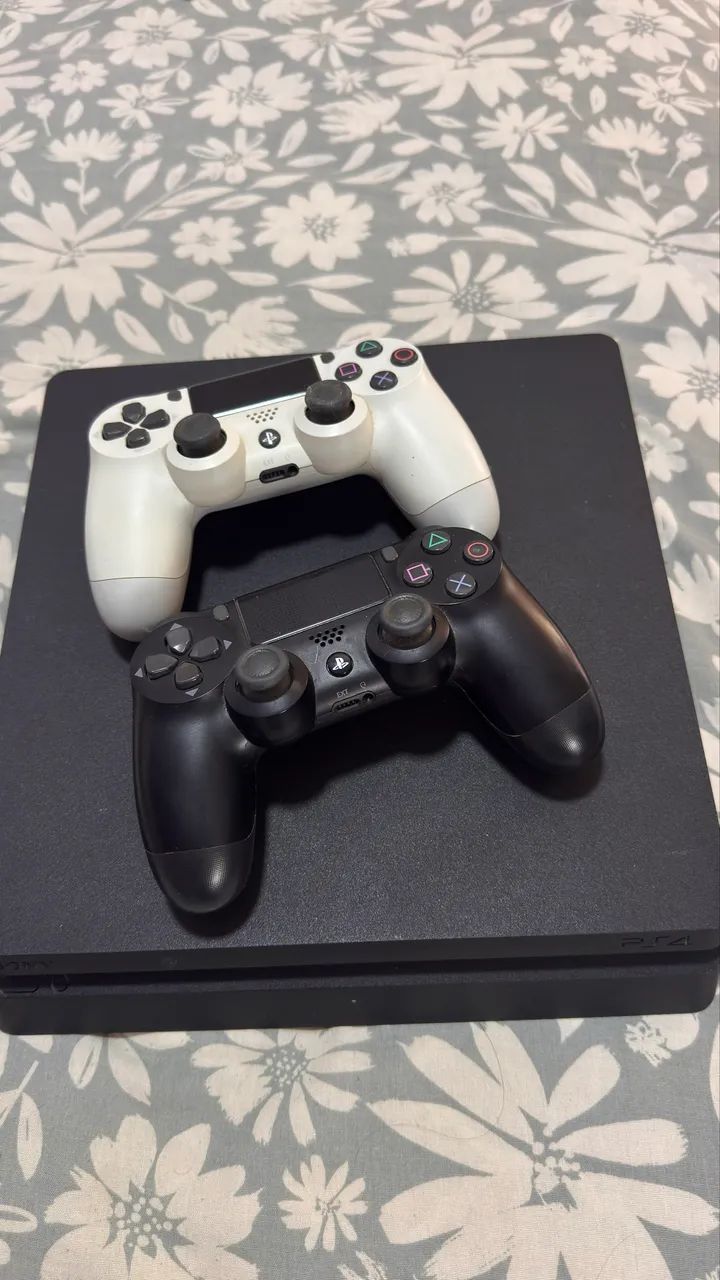 PS4 slim completo com 2 controles