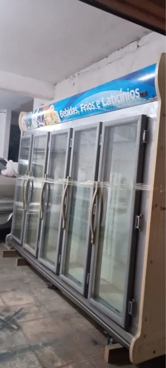 Expositor 5 portas laticínio e bebidas Gelando 3 Metros  - Foto 3