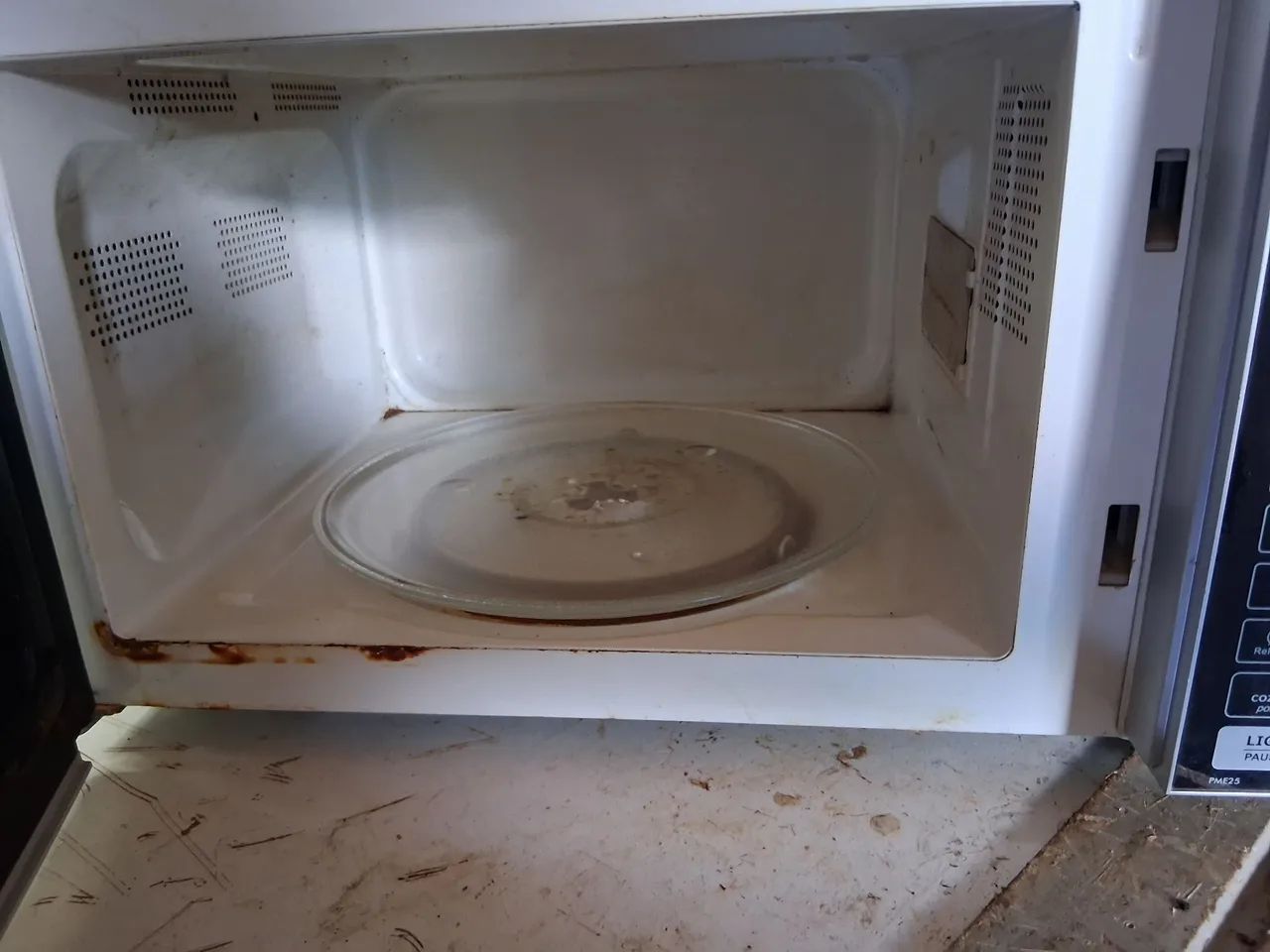 Vendo micro-ondas funcionando perfeitamente so tem 2 tecla que n funciona