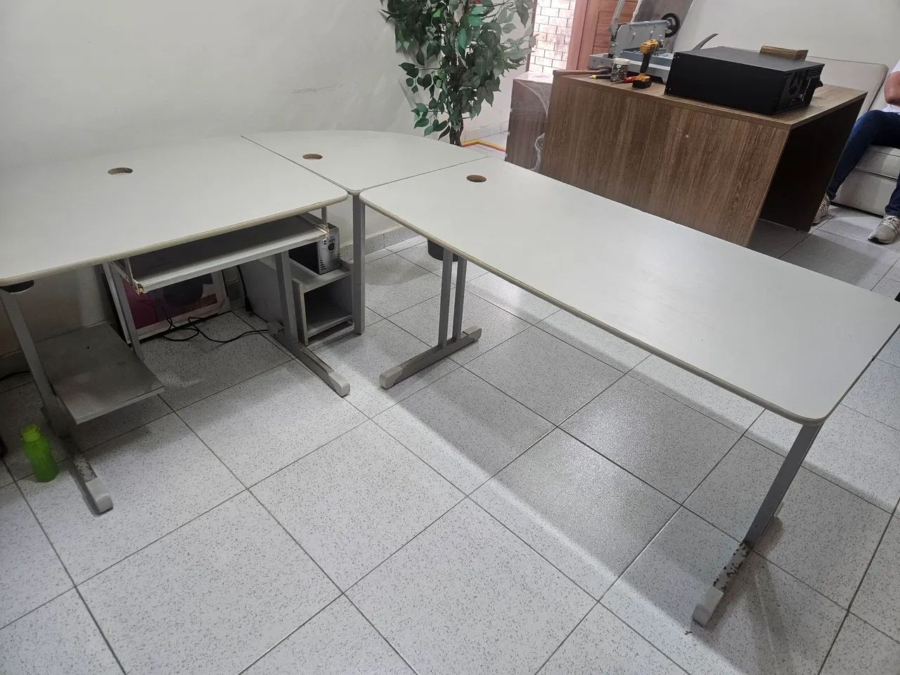 Mesa trabalho em l escritório  - Foto 2