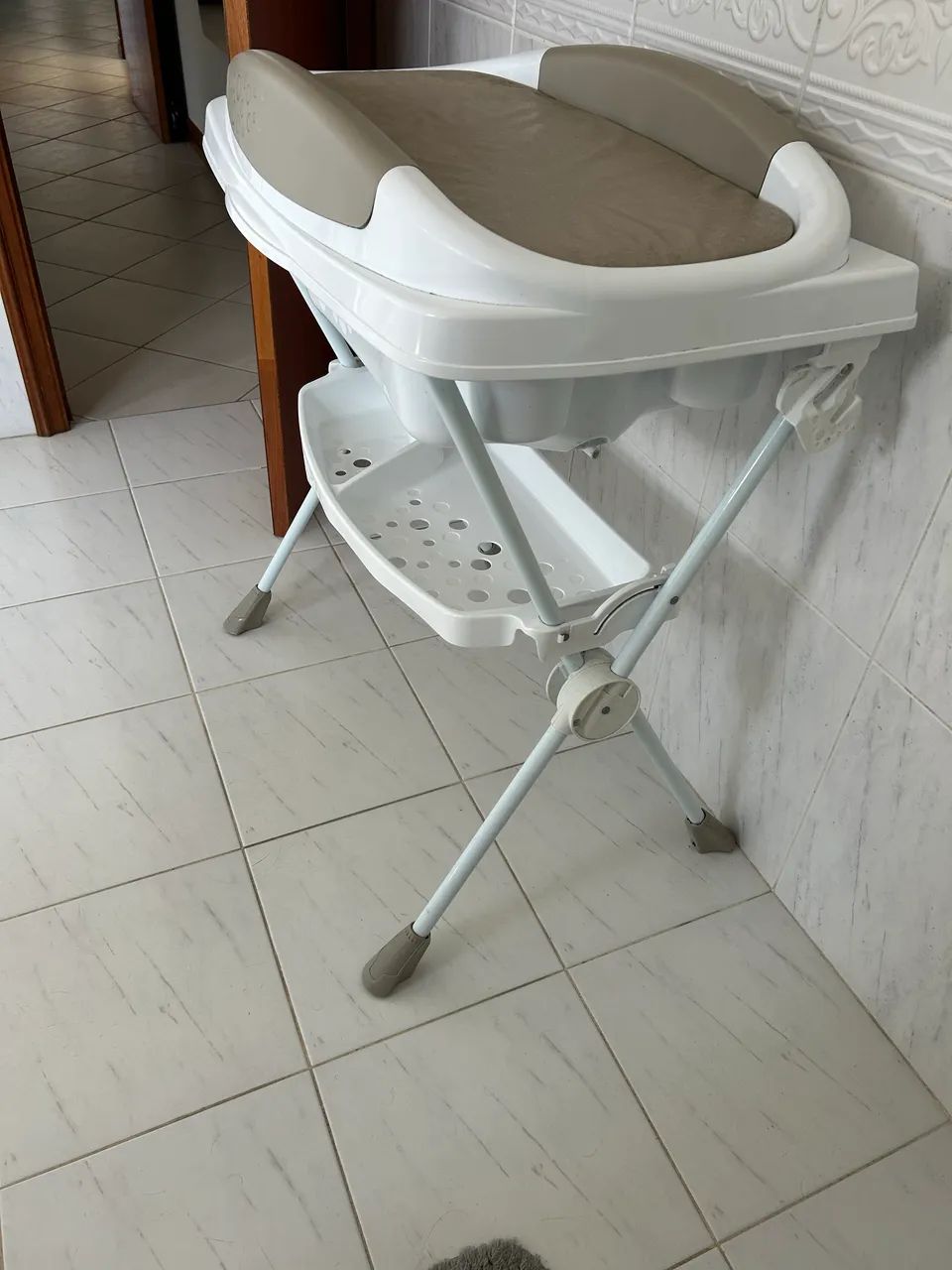 Cadeirinha e Banheira/Trocador infantil  - Foto 2
