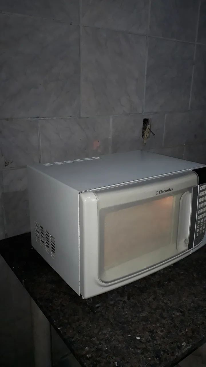 Microondas Electrolux 30 litros funcionando perfeitamente.  - Foto 3
