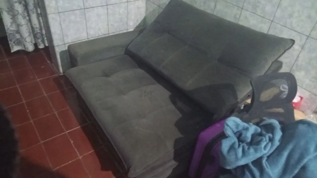 Sofá Retrátil e Reclinável Cinza Chumbo em Suede - Foto 3