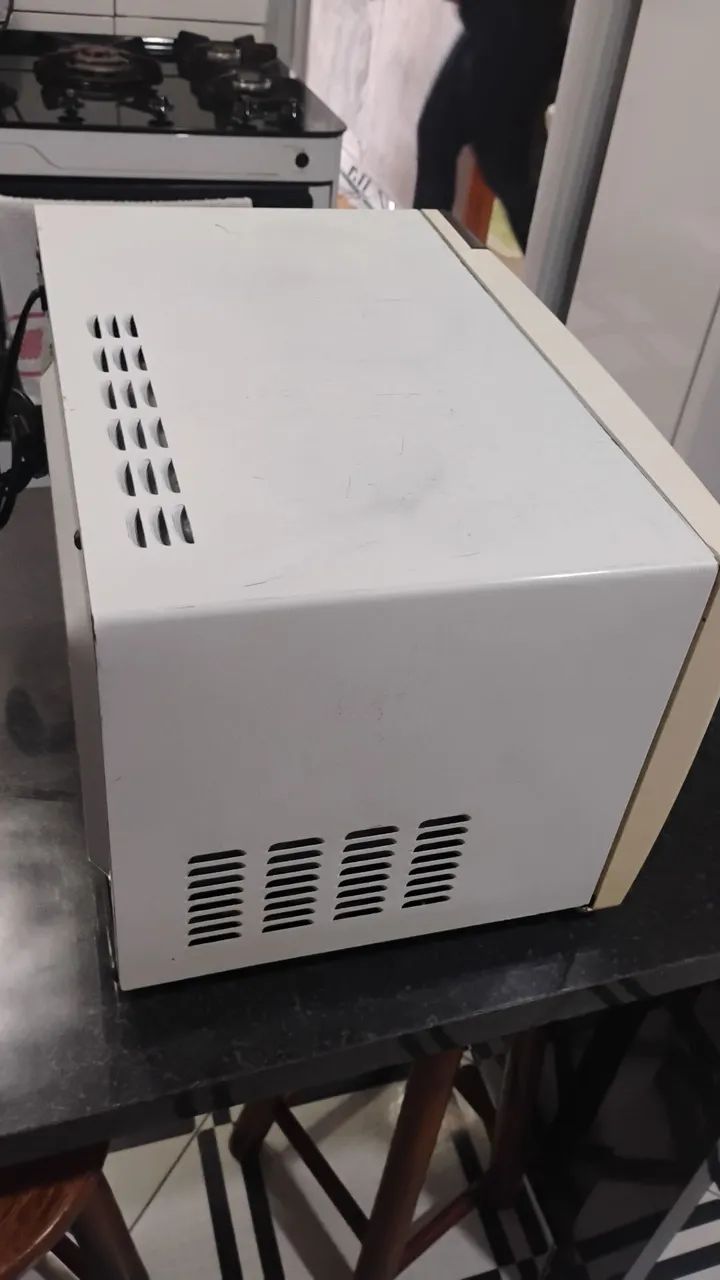 Microondas Eletrolux 18 litros funcionando perfeitamente  - Foto 4