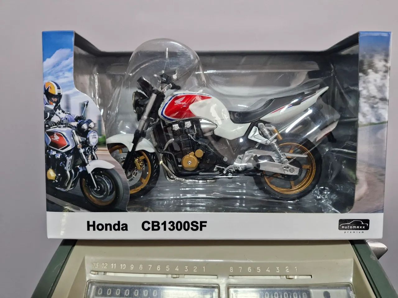 Miniatura Honda CB1300 1.12  18cm