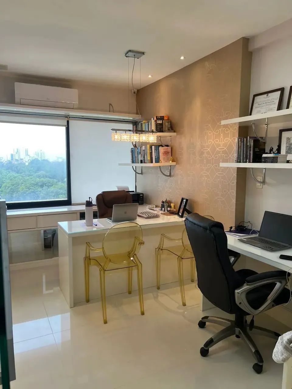 Excelente sala mobiliada e completa para uso imediato!