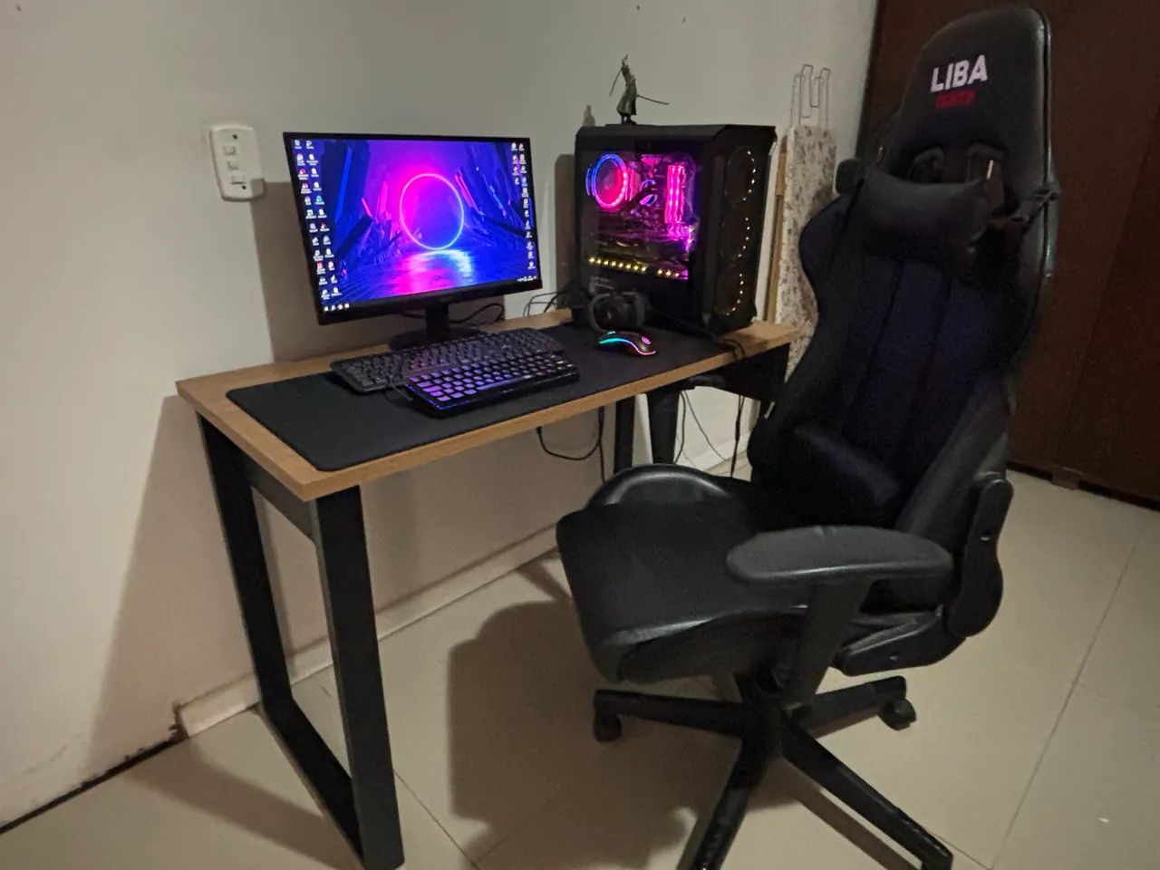 Pc Gamer Completo - vem com mesa e cadeira - Foto 4