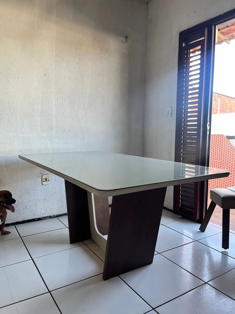 Mesa grande com tampão de vidro 