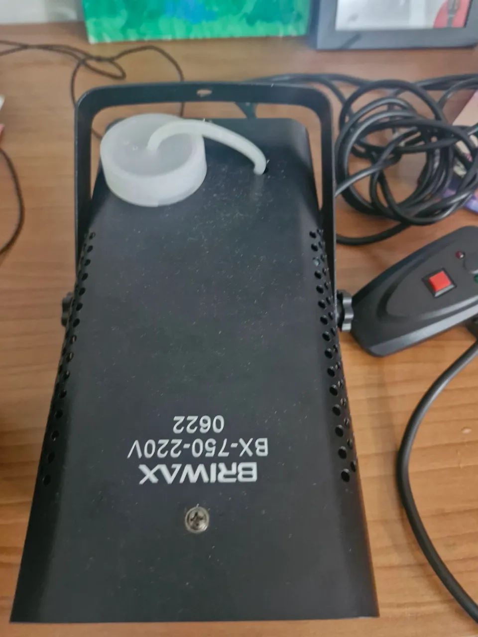 Máquina de Fumaça BRIWAX BX-750 220V, em bom estado de conservação.