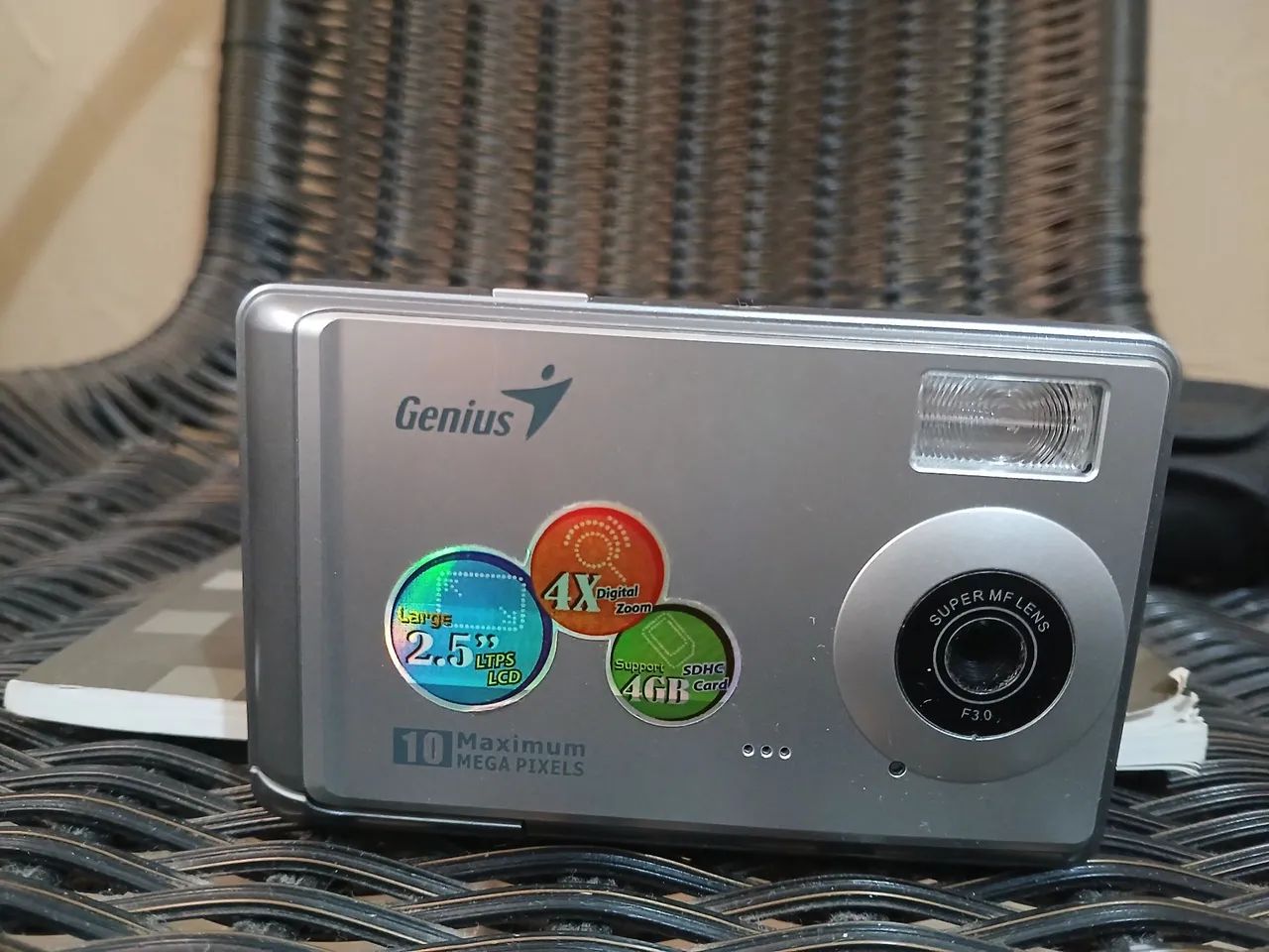 Câmera Fotográfica Digital Gênios na Caixa 