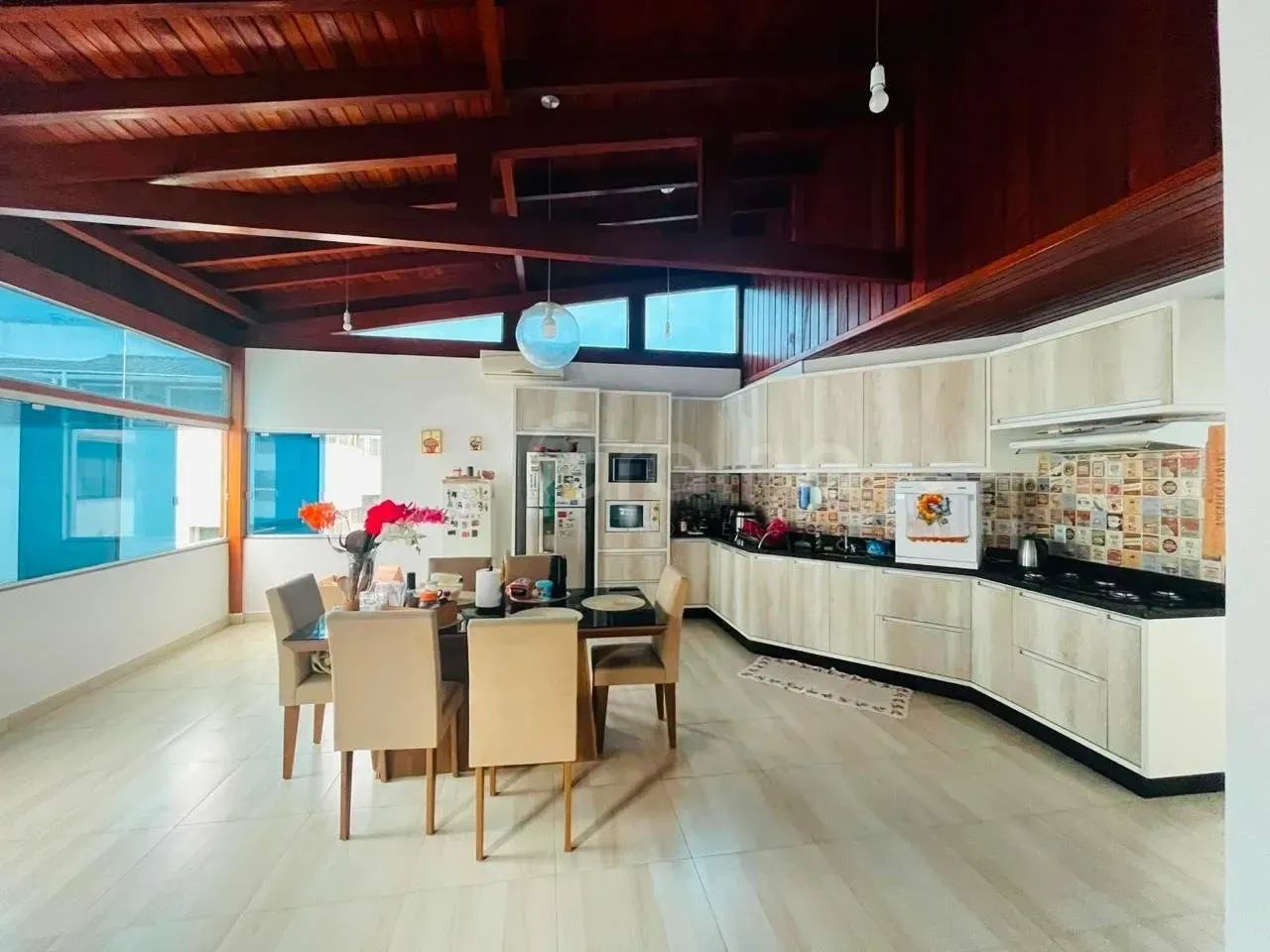 Duplex para venda tem 130 metros quadrados com 3 quartos em Itacorubi - Florianópolis - SC