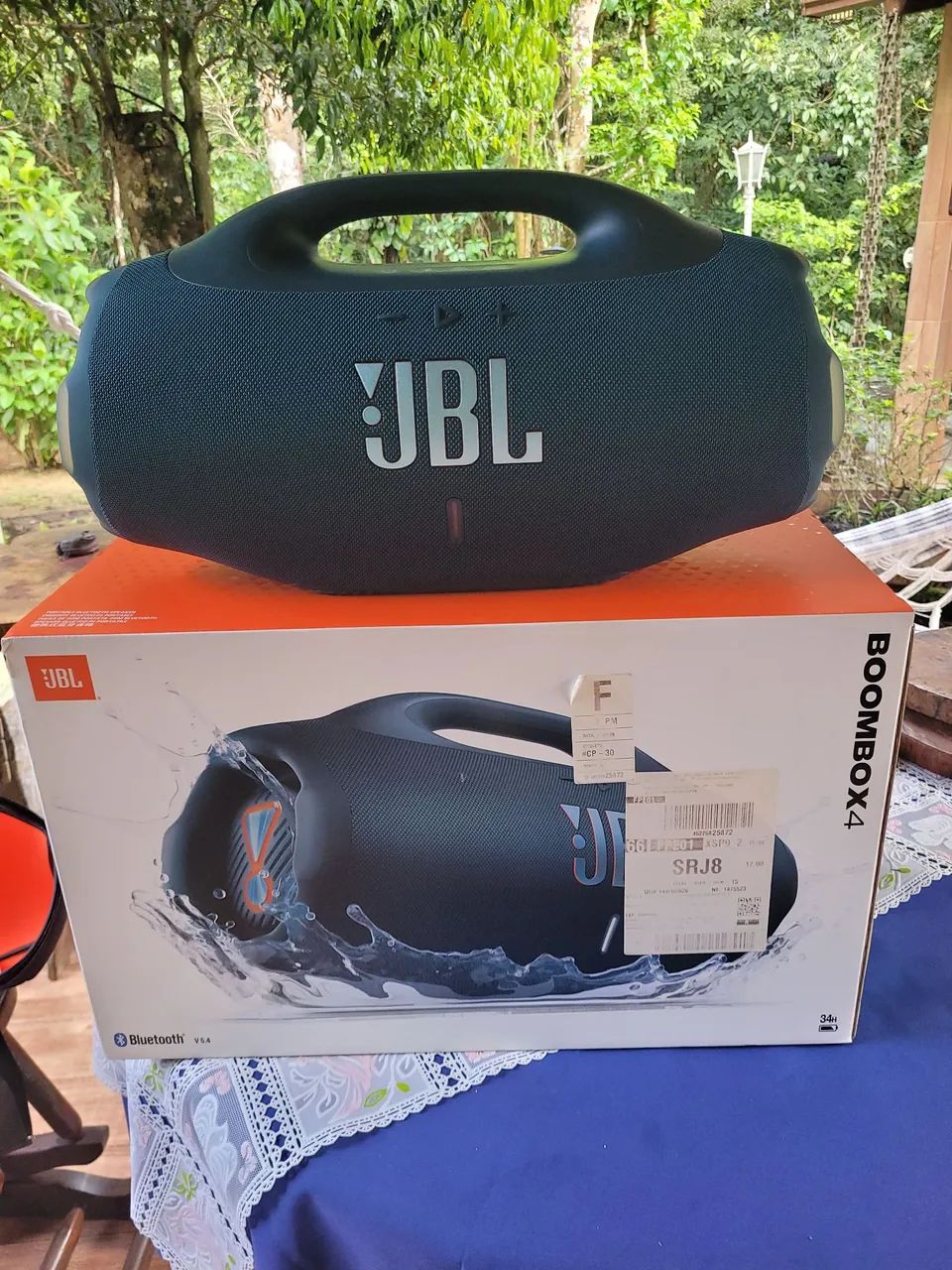 Vendo  caixa  bombox 4 lacrada 