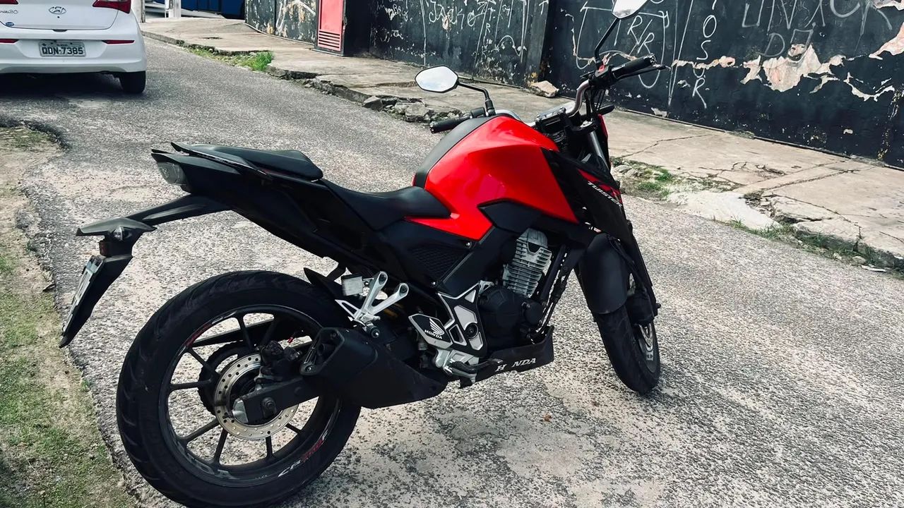 CB300 2024  - Foto 4