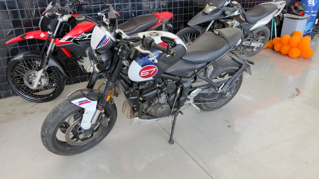  TRIUMPH TRIDENT 660 TRIPLE TRIBUTE  - Foto 3