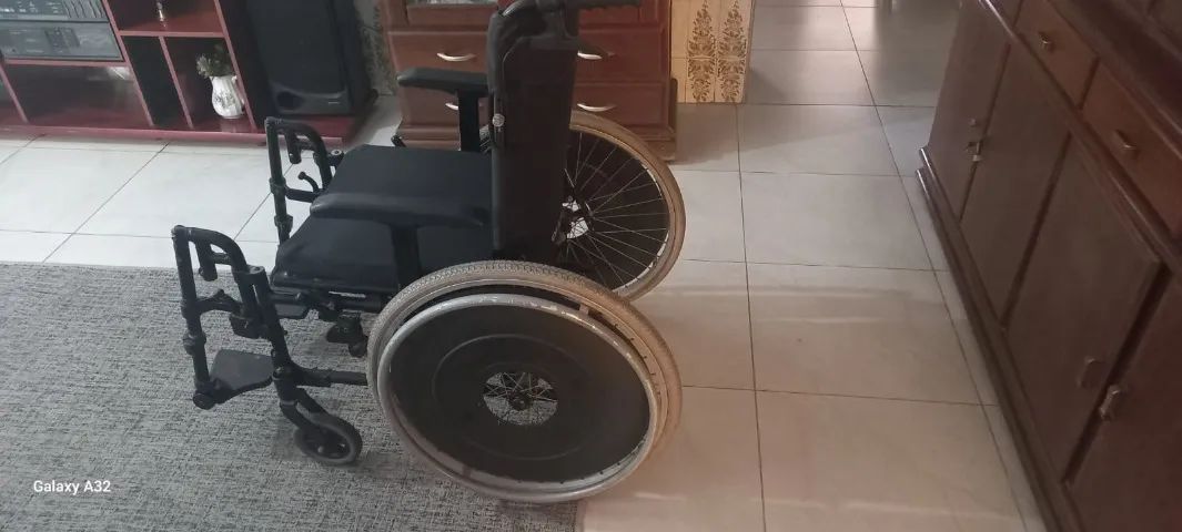 Cadeira de Rodas - Foto 2