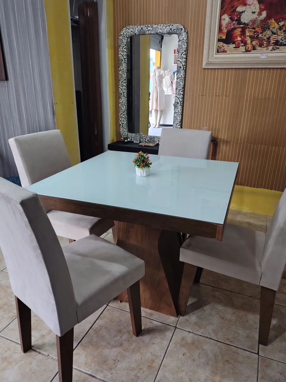 Mesa de jantar com 4 cadeiras impecável!!!