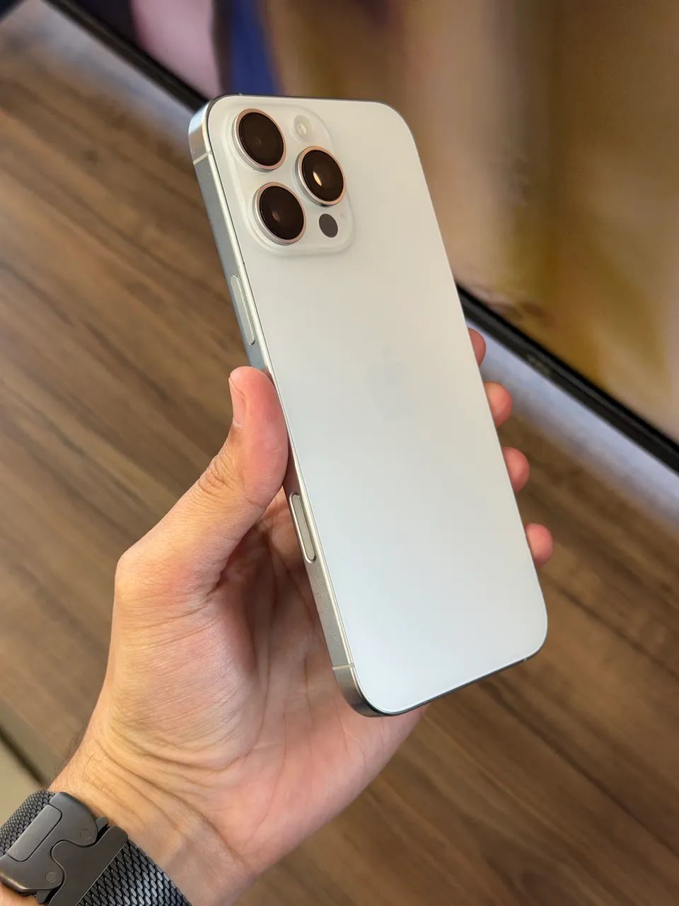 iPhone 16 Pro Max 256gb Titânio Branco Garantia - Foto 2