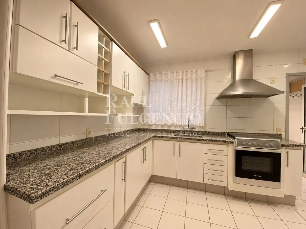 Apartamento para locação no Edifício Joan Miró, contendo 4 quartos sendo 3 suítes! - Foto 5