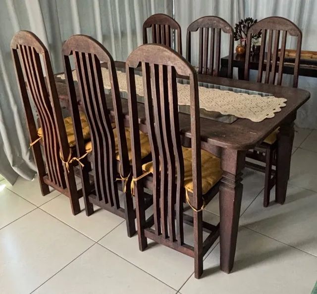 Mesa de Jantar com 6 cadeiras em madeira com tampo de vidro