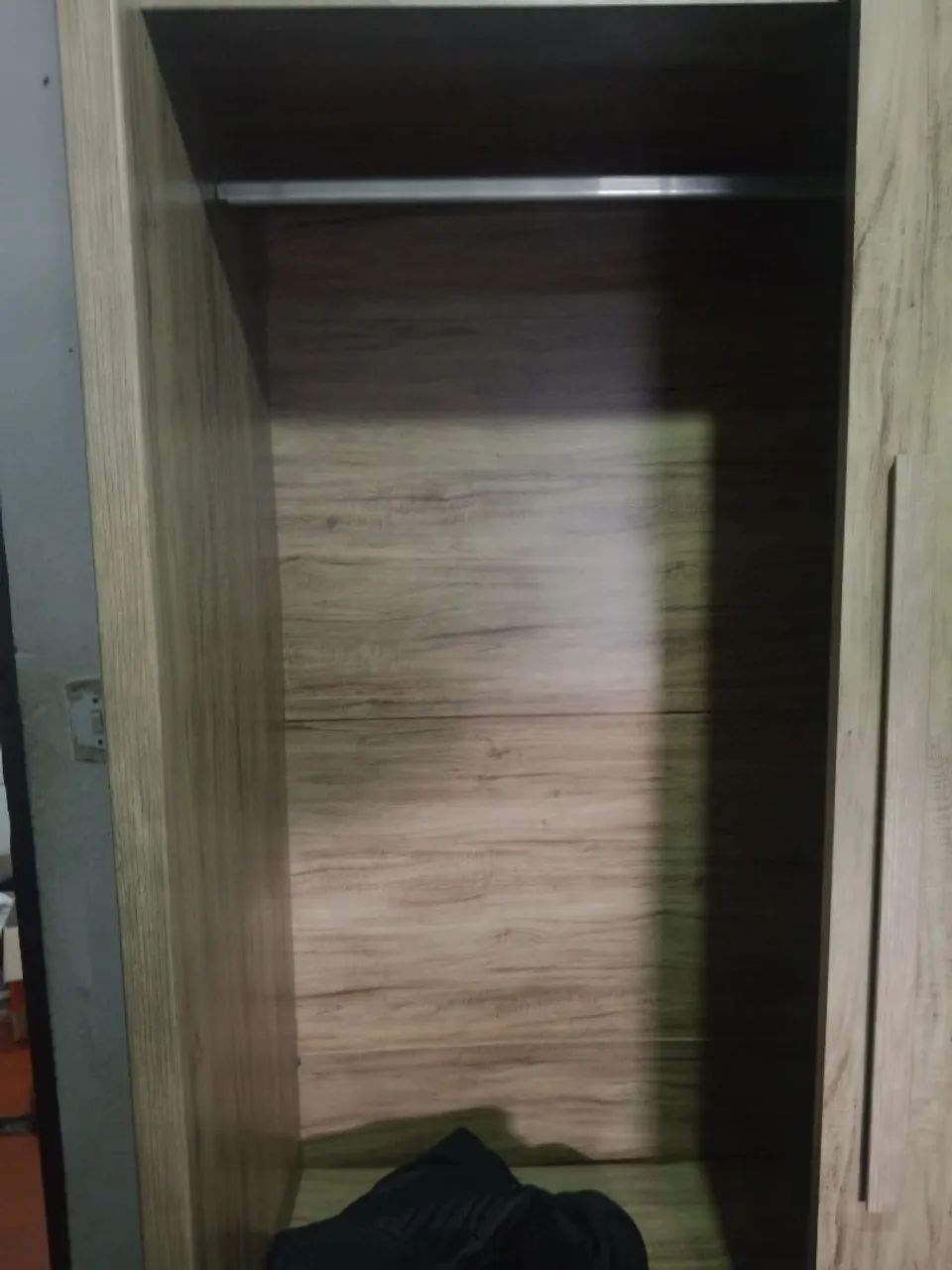 Vende guarda roupa 3 portas grandes de correr e com espelho  - Foto 2