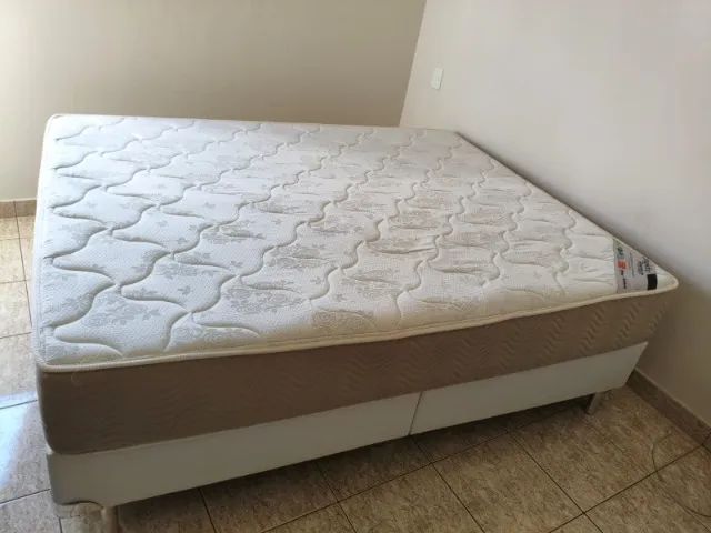 Cama casal queen