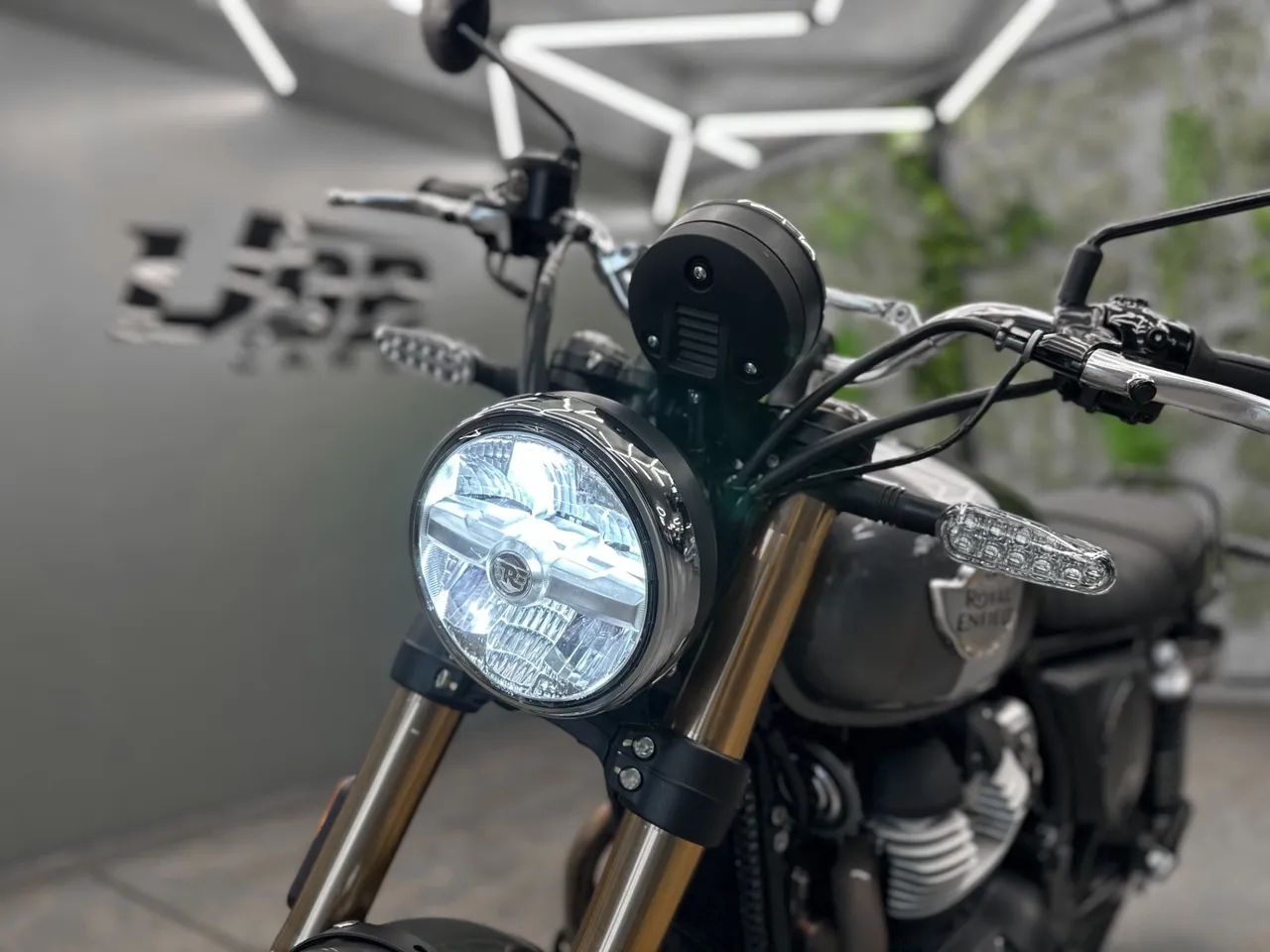 Royal Enfield Interceptor Bear 650 Custom  - Foto 2