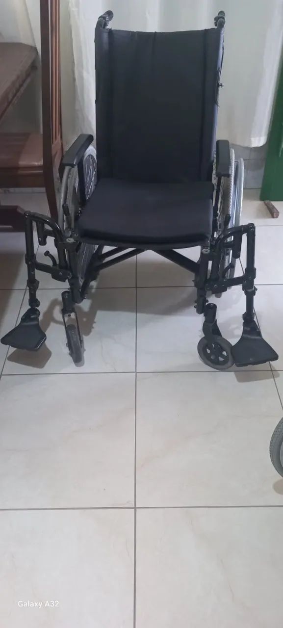 Cadeira de Rodas - Foto 4