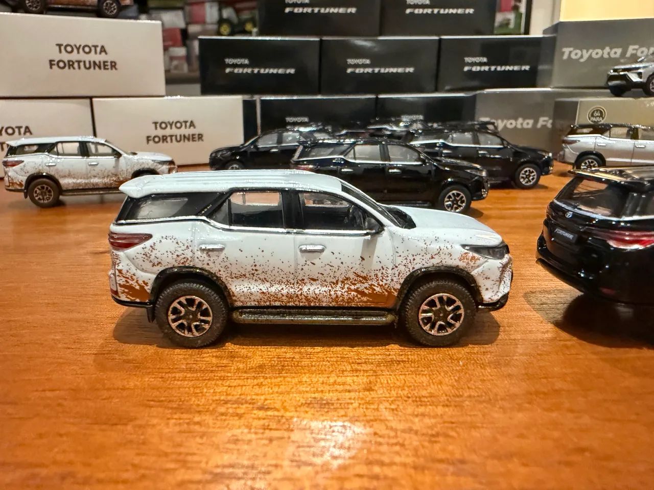 Miniatura Toyota Sw4 1/64 lamacenta 