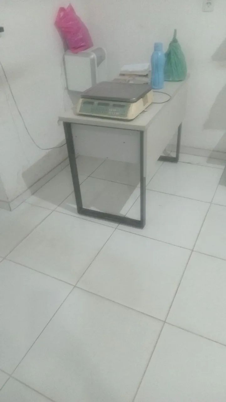 Mesa de comércio ou escritório boa toda 