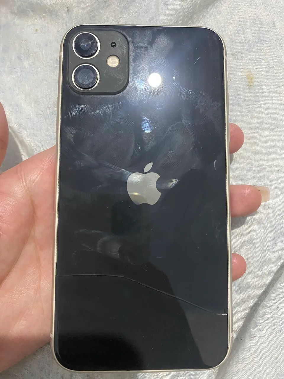 Vendo iPhone 11 funcionando perfeitamente, único detalhe é