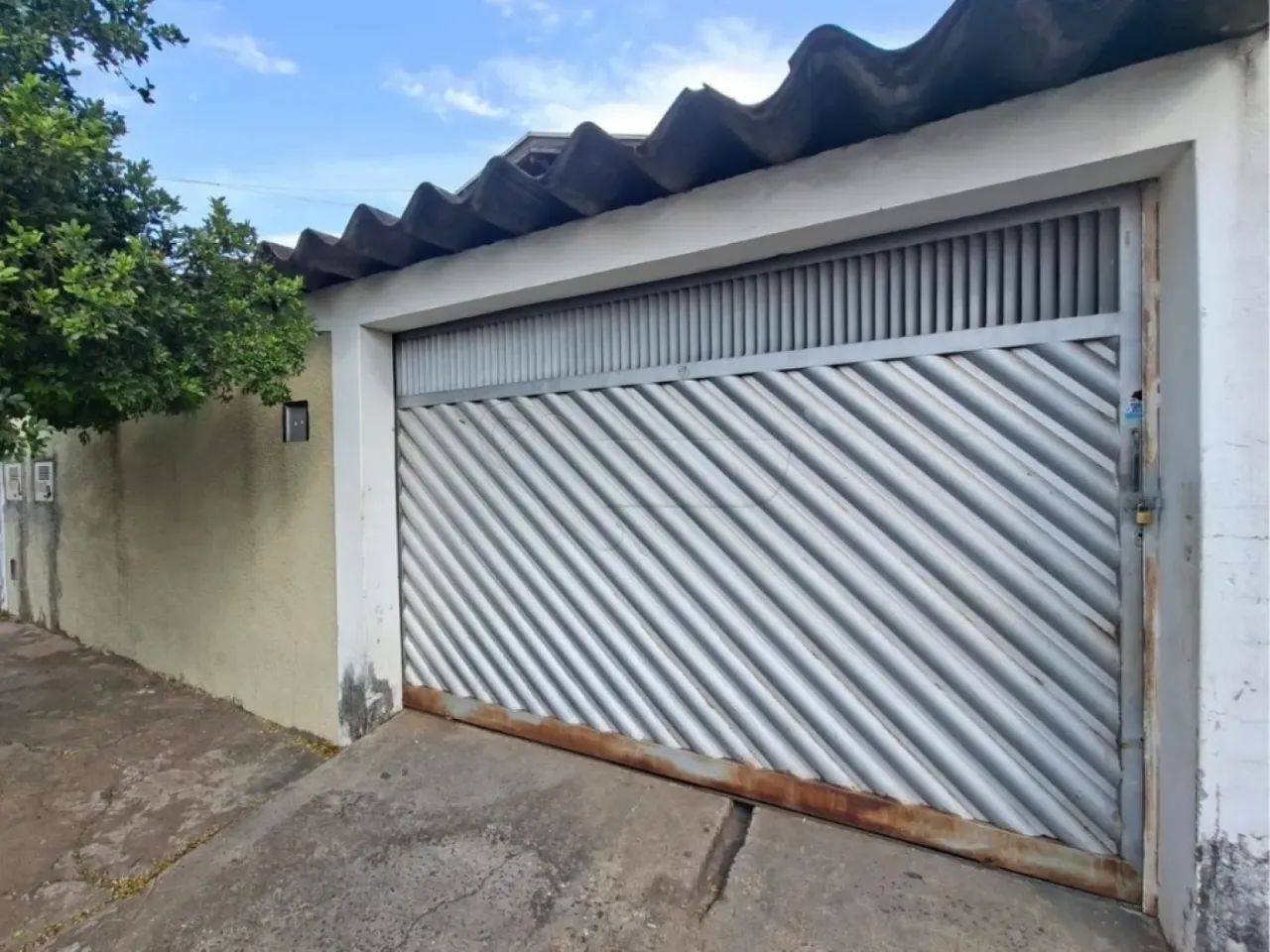 Casa residencial com 03 quartos no Jardim São Francisco.