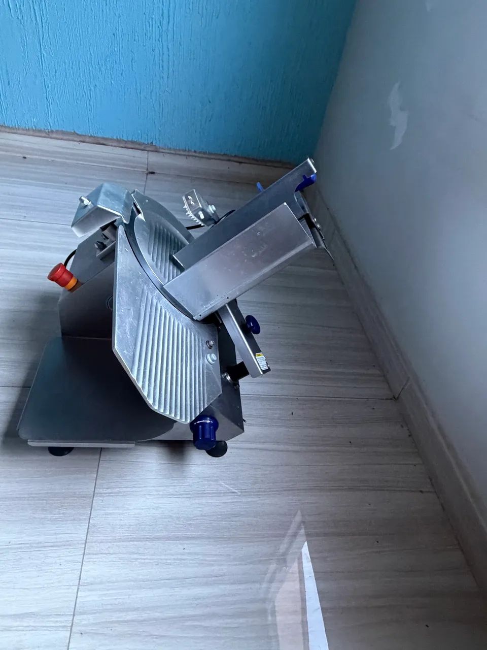 Vende se fatiadeira semi nova 