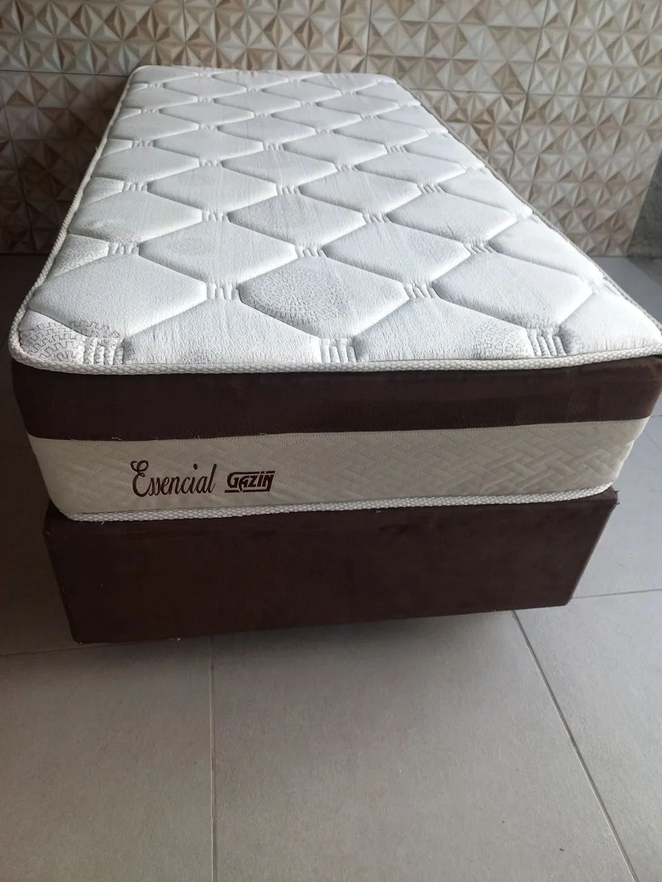 Vendo cama Box de solteiro 65082645174146124