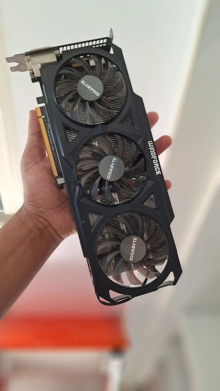  Placa de Video Gigabyte Placa GeForce GTX 760 WindForce 3X OC 2gb - **Com Defeito**